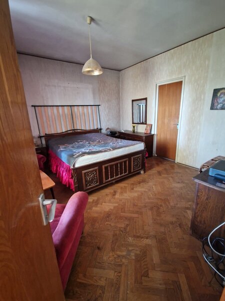 Piata Romana, Povernei, stradal,