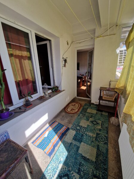 Piata Romana, Povernei, stradal,
