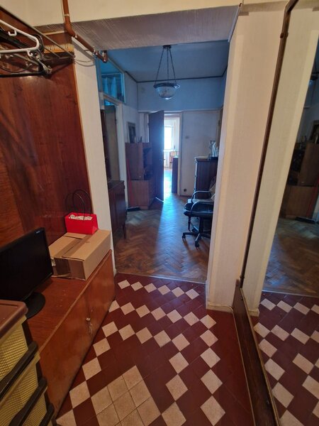 Piata Romana, Povernei, stradal,