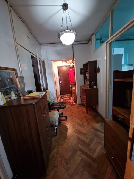 Piata Romana, Povernei, stradal,